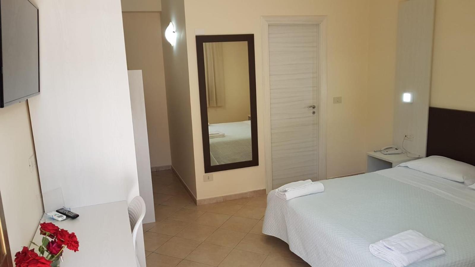 Hotel La Praia Zambrone Luaran gambar