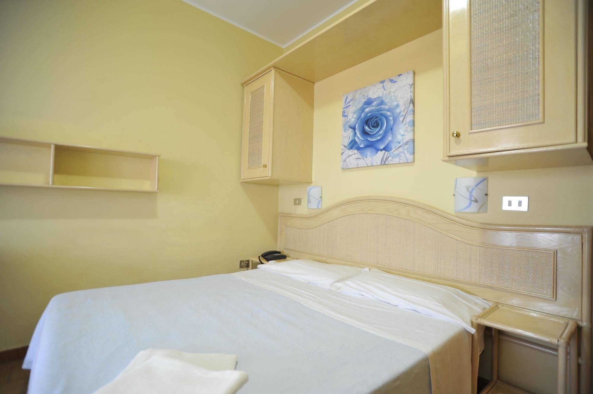 Hotel La Praia Zambrone Luaran gambar